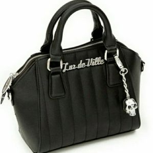 Lady Vamp w/Skull Bauble Lux De Ville